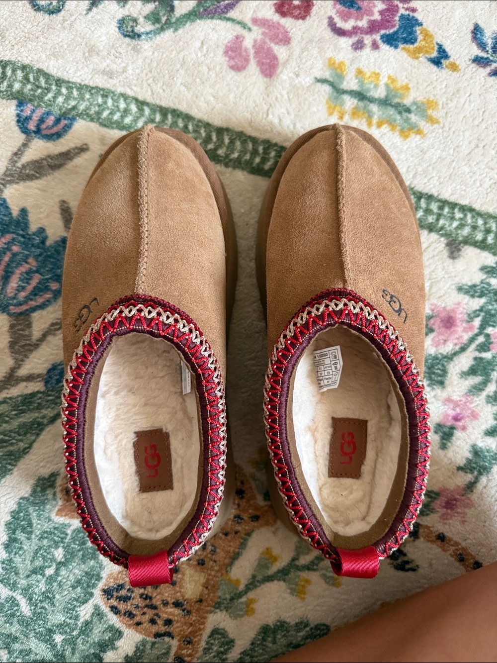 Ugg women tazz ll worn once - Picture 2 of 4